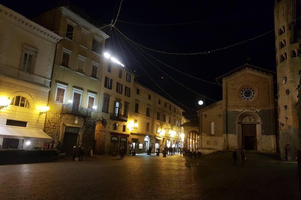 ...All'Archetto Di Sant'Andrea......Pieno Centro Orvieto Buitenkant foto
